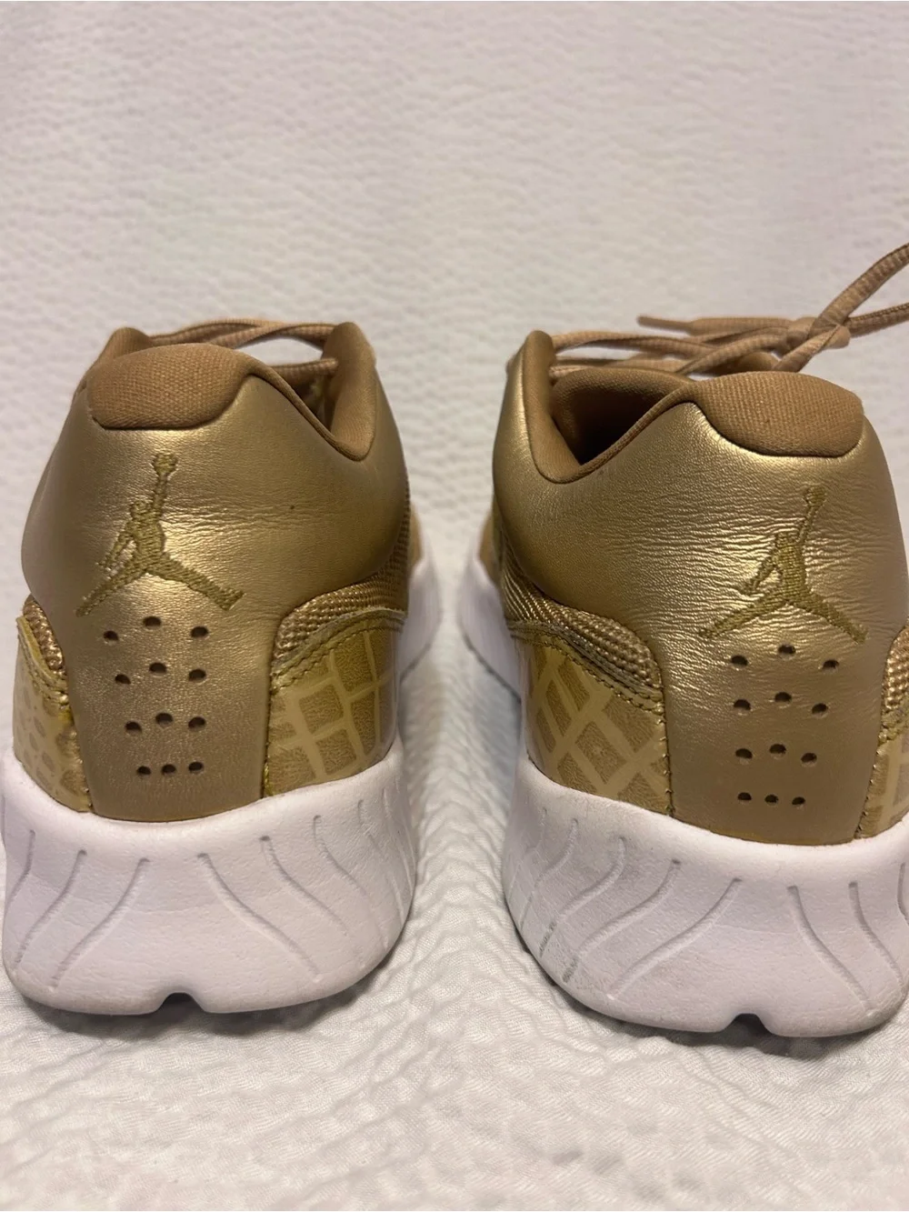 Jordan mens Metallic Gold Strap Sneakers